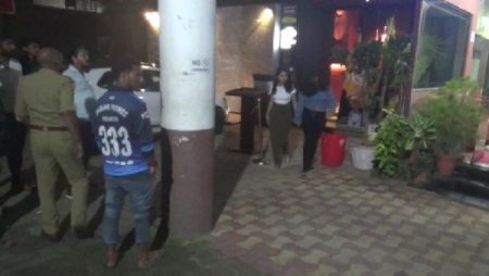 ಮಂಗಳೂರು;ವಿದ್ಯಾರ್ಥಿಗಳ ಪಾರ್ಟಿ ವೇಳೆ ಪಬ್ ಗೆ ನುಗ್ಗಿ ತಡೆ ಒಡ್ಡಿದ ಬಜರಂಗ ದಳದ ಕಾರ್ಯಕರ್ತರು