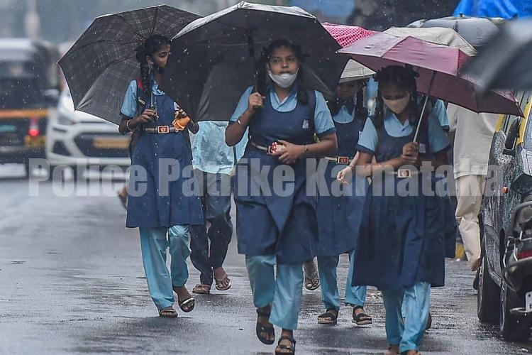 ಕರಾವಳಿಯಾದ್ಯಂತ ನಿರಂತರ ಮಳೆ – ಶಾಲಾ – ಕಾಲೇಜುಗಳಿಗೆ ರಜೆ