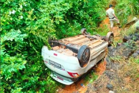 ಬಂಟ್ವಾಳ : ಕಮರಿಗೆ ಬಿದ್ದ ಕಾರು, 6 ತಿಂಗಳ ಮಗು ಸೇರಿ ಕಾರಿನಲ್ಲಿದ್ದವರು ಪವಾಡಸದೃಶ ಪಾರು