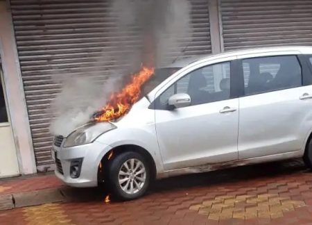 ಪುತ್ತೂರು : ಪಾರ್ಕ್ ಮಾಡಿದ್ದ ಕಾರಿನಲ್ಲಿ ಬೆಂಕಿ