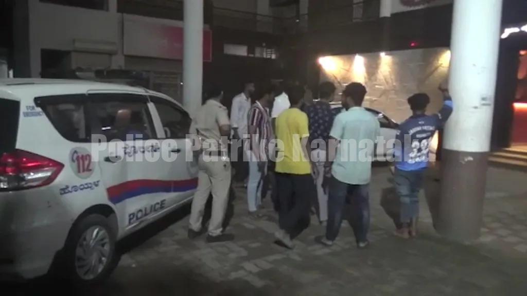 ಪಬ್ ಮೇಲೆ ಭಜರಂಗದಳ ದಾಳಿ ಪ್ರಕರಣ, ಪಬ್ ನ ಮ್ಯಾನೇಜರ್ ಮತ್ತು ಸಿಬ್ಬಂದಿ ಪೊಲೀಸ್ ವಶಕ್ಕೆ