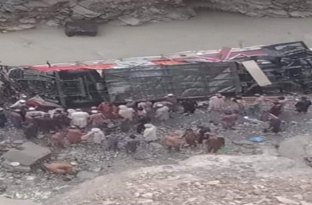 ಬಲೂಚಿಸ್ತಾನದಲ್ಲಿ ಕಂದಕಕ್ಕೆ ಉರುಳಿದ ಬಸ್ – 19 ಪ್ರಯಾಣಿಕರ ದುರ್ಮರಣ..!