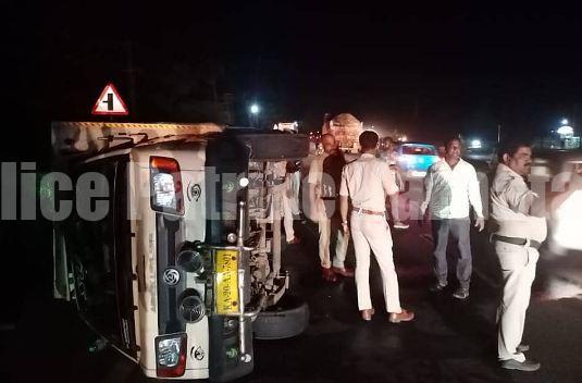 ಕಾಪು: ಬಸ್ ಡಿಕ್ಕಿಯಾಗಿ ಮೀನು ಸಾಗಾಟ ವಾಹನ ಪಲ್ಟಿ