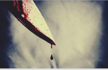 BIG NEWS: ಹಾಸನದಲ್ಲಿ ಬೆಚ್ಚಿ ಬೀಳಿಸೋ ಘಟನೆ: ಕೋರ್ಟ್ ಆವರಣದಲ್ಲೇ ಪತಿಯಿಂದ ಪತ್ನಿಗೆ ಚಾಕು ಇರಿತ