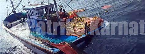 ಭಟ್ಕಳ: ಮೀನುಗಾರಿಕಾ ದೋಣಿ ಮುಳುಗಡೆ- ಓರ್ವ ನಾಪತ್ತೆ