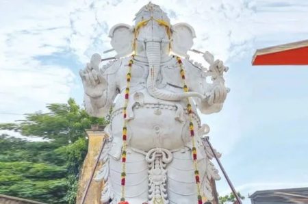 ಅಂಜೂರ ಮರದಿಂದ 32 ಅಡಿ ಗಣೇಶನ ಮೂರ್ತಿ ತಯಾರು