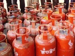 LPG’ ವಾಣಿಜ್ಯ ಸಿಲಿಂಡರ್ ಬೆಲೆಯಲ್ಲಿ 36 ರೂ. ಇಳಿಕೆ