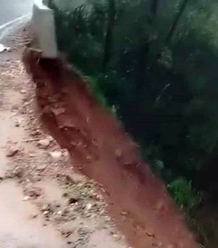 ಬೆಳ್ತಂಗಡಿ: ಚಾರ್ಮಾಡಿ ಘಾಟ್ ರಸ್ತೆಯಂಚಿನ ತಡೆಗೋಡೆ ಕುಸಿತ