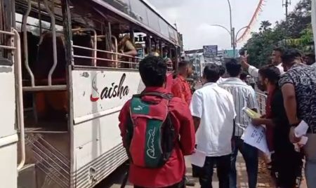 ಮಂಗಳೂರು: ಖಾಸಗಿ ಬಸ್ಸುಗಳಲ್ಲಿ ಕನ್ನಡ ನಾಮಫಲಕ ಇನ್ಮುಂದೆ ಕಡ್ಡಾಯ-ತುಳು ಸಂಘಟನೆಗಳಿಂದ ಪ್ರತಿಭಟನೆ
