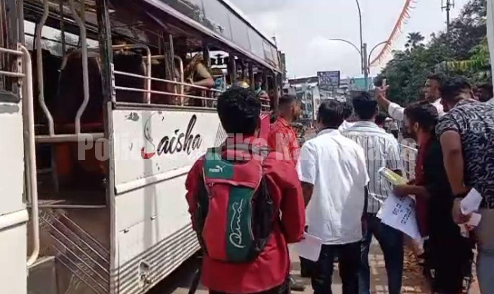 ಮಂಗಳೂರು: ಖಾಸಗಿ ಬಸ್ಸುಗಳಲ್ಲಿ ಕನ್ನಡ ನಾಮಫಲಕ ಇನ್ಮುಂದೆ ಕಡ್ಡಾಯ-ತುಳು ಸಂಘಟನೆಗಳಿಂದ ಪ್ರತಿಭಟನೆ