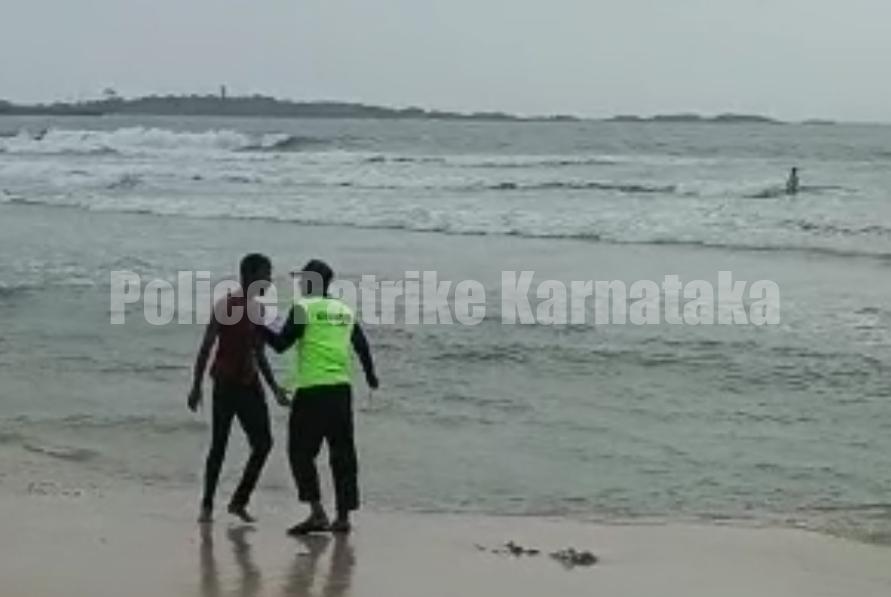 ಮಲ್ಪೆ: ಬೀಚ್ ನಲ್ಲಿ ಮುಳುಗುತ್ತಿದ್ದ ಇಬ್ಬರು ಪ್ರವಾಸಿಗರ ರಕ್ಷಣೆ
