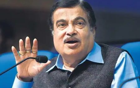 ಹಿಂಬದಿ ಪ್ರಯಾಣಿಕರಿಗೂ ಸೀಟ್ಬೆಲ್ಟ್ ಕಡ್ಡಾಯ: ನಿತಿನ್ ಗಡ್ಕರಿ