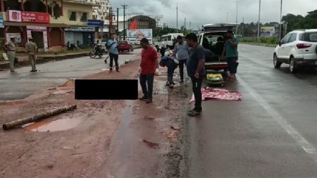 ಉಡುಪಿ : ರಸ್ತೆ ಬದಿ ನಿಂತಿದ್ದ ಅಪ್ಪ ಮಗನಿಗೆ ಅಪರಿಚಿತ ವಾಹನ ಡಿಕ್ಕಿ-ತಂದೆ ಸಾವು ಮಗ ಗಂಭೀರ