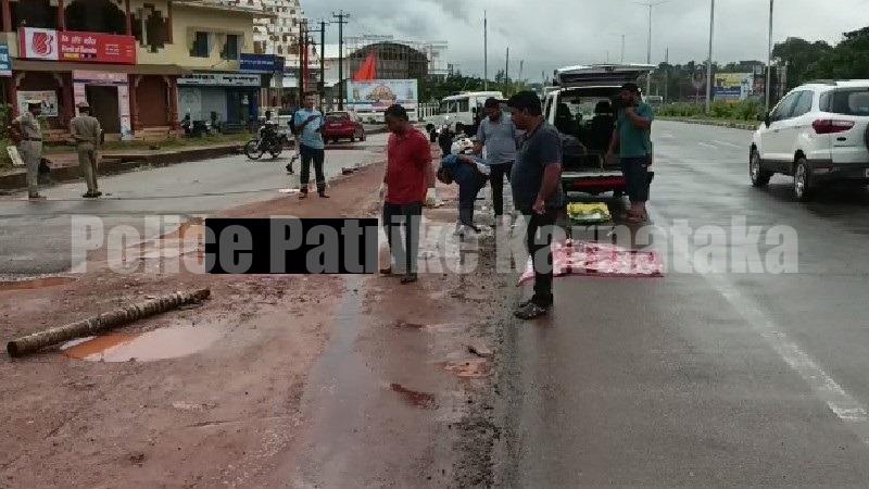 ಉಡುಪಿ : ರಸ್ತೆ ಬದಿ ನಿಂತಿದ್ದ ಅಪ್ಪ ಮಗನಿಗೆ ಅಪರಿಚಿತ ವಾಹನ ಡಿಕ್ಕಿ-ತಂದೆ ಸಾವು ಮಗ ಗಂಭೀರ