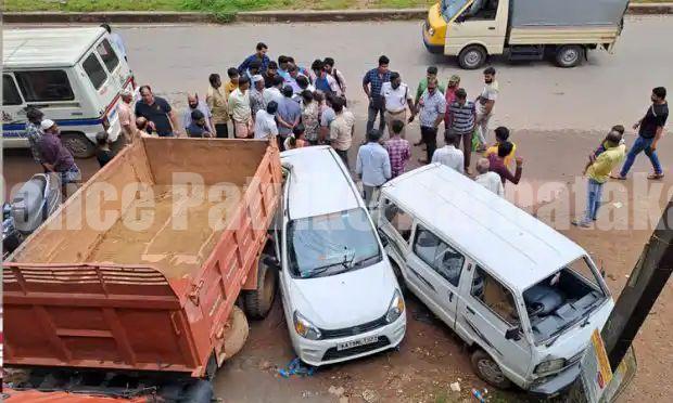 ಬಂಟ್ವಾಳ: ನಿಂತಿದ್ದ ಕಾರುಗಳಿಗೆ ಡಿಕ್ಕಿ ಹೊಡೆದ ಕಾರು- 3 ಕಾರು ಜಖಂ