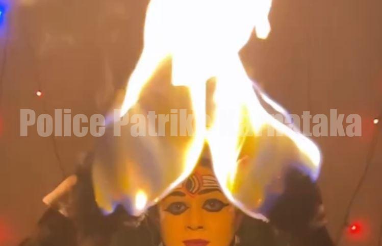 ಪಂಜುರ್ಲಿ ದೈವದಂತೆ ಬಣ್ಣ ಹಚ್ಚಿದ ಯುವತಿ -ಸಾಮಾಜಿಕ ಜಾಲತಾಣಗಳಲ್ಲಿ ಬಾರಿ ಆಕ್ರೋಶ