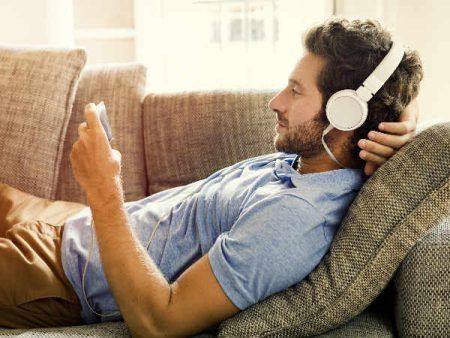 ಅತಿಯಾದ ಇಯರ್ ಫೋನ್ ಬಳಕೆಯಿಂದ ಶ್ರವಣ ಸಮಸ್ಯೆ ಎದುರಾಗಲಿವೆ -WHO