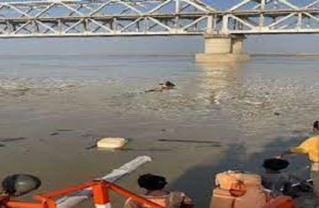 BIGG NEWS: ಪಾಟ್ನಾದಲ್ಲಿ ದೋಣಿ ದುರಂತ : 11 ಮಂದಿ ಪ್ರಾಣಾಪಾಯದಿಂದ ಪಾರು, ಇಬ್ಬರು ನಾಪತ್ತೆ