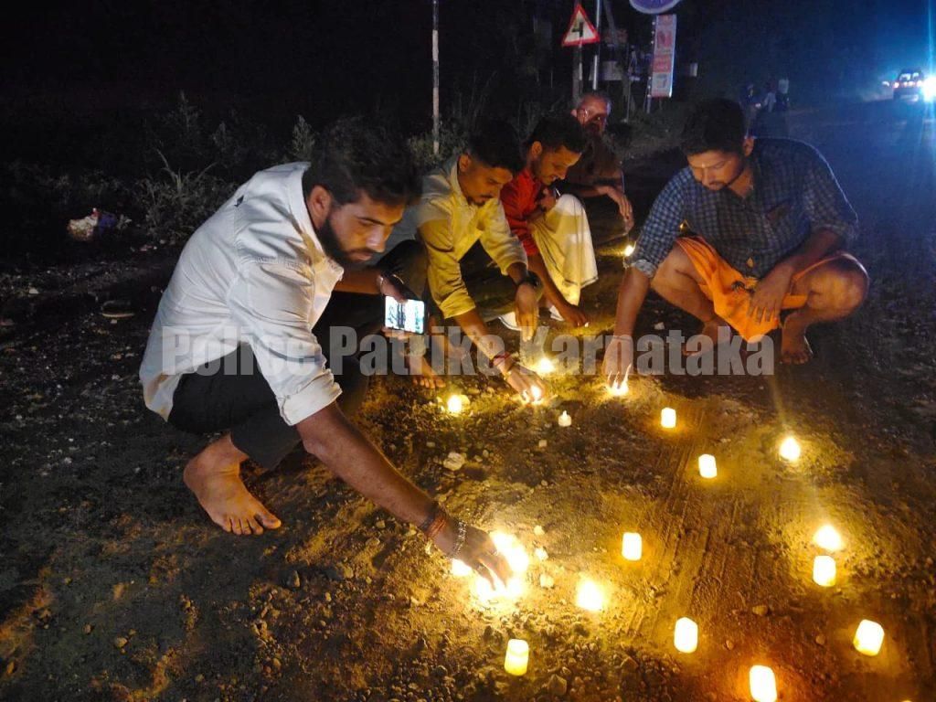 ಬೆಳ್ತಂಗಡಿ: ರಸ್ತೆ ಗುಂಡಿಗಳಲ್ಲಿ ದೀಪಾವಳಿ ಆಚರಿಸಿ ವಿನೂತನ ಪ್ರತಿಭಟನೆ