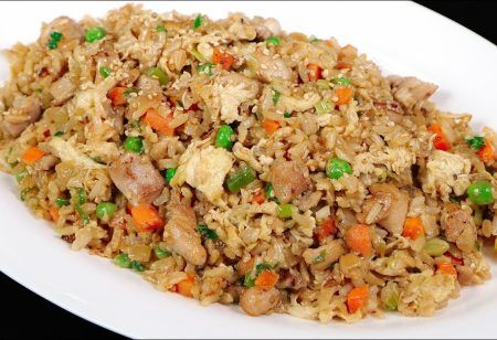 ಮನೆಯಲ್ಲಿಯೇ ಸುಲಭವಾಗಿ ಮಾಡಬಹುದಾದ ಚೈನೀಸ್ ಚಿಕನ್ ಫ್ರೈಡ್ ರೈಸ್