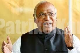 ಕರ್ನಾಟಕದ ಖರ್ಗೆಗೆ ಒಲಿದ ‘ಕೈ’ ಅಧ್ಯಕ್ಷ ಪಟ್ಟ : ‘ಎಐಸಿಸಿ’ ನೂತನ ಅಧ್ಯಕ್ಷರಾಗಿ ‘ಮಲ್ಲಿಕಾರ್ಜುನ ಖರ್ಗೆ’ ಆಯ್ಕೆ