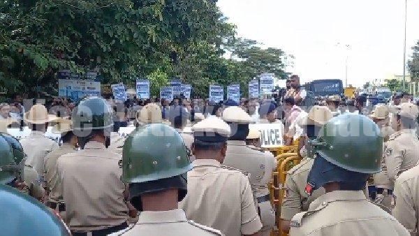 ಸುರತ್ಕಲ್ ಟೋಲ್’ಗೇಟ್ ಮುತ್ತಿಗೆ – ಹೋರಾಟಗಾರರು ಪೊಲೀಸರ ವಶಕ್ಕೆ