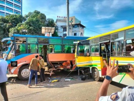 ಮಂಗಳೂರು : ಜ್ಯೋತಿ ಸರ್ಕಲ್ ಬಳಿ ಎರಡು ಖಾಸಗಿ ಬಸ್ ಗಳ ನಡುವೆ ಅಪಘಾತ