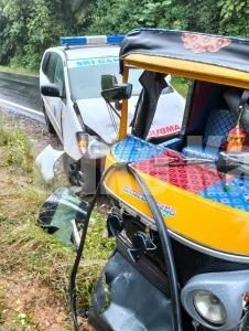 ಚಾರ್ಮಾಡಿ ಘಾಟಿಯಲ್ಲಿ ಅಂಬುಲೆನ್ಸ್ ಮತ್ತು ಆಟೋ ನಡುವೆ ಡಿಕ್ಕಿ