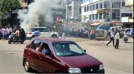 ಮಂಗಳೂರು: ಧಗಧಗನೆ ಹೊತ್ತಿ ಉರಿದ ಪಾರ್ಕಿಂಗ್ ಮಾಡಿದ್ದ ಕಾರು