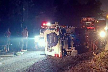 ಬೆಳ್ತಂಗಡಿ ಸೇತುವೆ ಬಳಿ ಮಗುಚಿ ಬಿದ್ದ ಆ್ಯಂಬುಲೆನ್ಸ್: ಓರ್ವ ವೈದ್ಯ ಸಹಿತ, ಮೂವರಿಗೆ ಗಾಯ