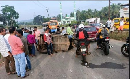 ಬಂಟ್ವಾಳ :ಆಟೋ ರಿಕ್ಷಾ ಪಲ್ಟಿ ,ಚಾಲಕ ಗಂಭೀರ