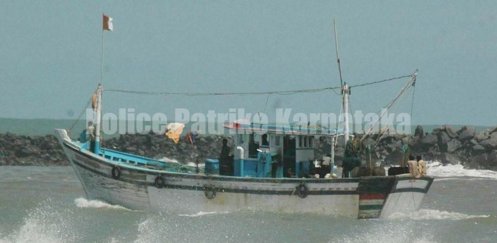 ಮಂಗಳೂರು: ಮ್ಯಾಂಡಸ್ ಚಂಡಮಾರುತ – ಮೀನುಗಾರಿಕೆ ದೋಣಿಗಳು ದಡ ಸೇರಲು ಸೂಚನೆ