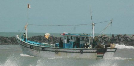 ಮಂಗಳೂರು: ಮ್ಯಾಂಡಸ್ ಚಂಡಮಾರುತ – ಮೀನುಗಾರಿಕೆ ದೋಣಿಗಳು ದಡ ಸೇರಲು ಸೂಚನೆ