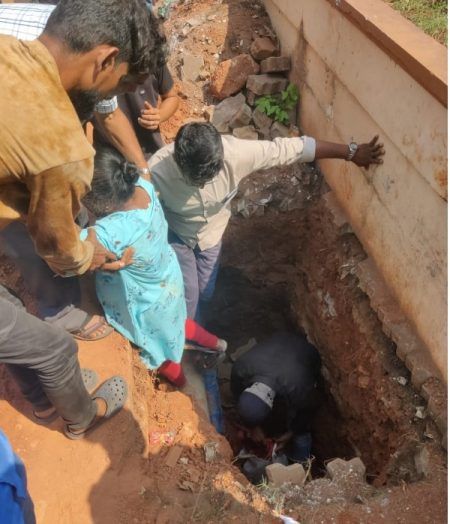 ಮಂಗಳೂರು: ಸ್ಮಾರ್ಟ್ಸಿಟಿ ಕಾಮಗಾರಿ ಅವ್ಯವಸ್ಥೆ: ರಸ್ತೆ ಪಕ್ಕದ ಗುಂಡಿಗೆ ಬಿದ್ದ ಮಹಿಳೆ