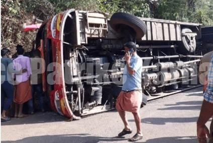 ಕಾಸರಗೋಡು: ಪ್ರವಾಸದ ಬಸ್ ಪಲ್ಟಿ; 40 ಕ್ಕೂ ಅಧಿಕ ಮಂದಿಗೆ ಗಾಯ