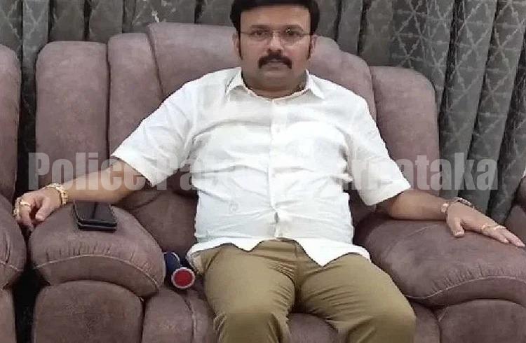 BIGG NEWS : ವಂಚನೆ ಪ್ರಕರಣ : ಸ್ಯಾಂಟ್ರೋ ರವಿ ಬಂಧನಕ್ಕೆ 11 ವಿಶೇಷ ಪೊಲೀಸ್ ತಂಡ ರಚನೆ