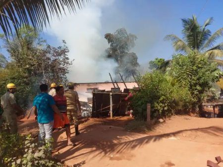 ವಿಟ್ಲ: ಮನೆಗೆ ಆಕಸ್ಮಿಕವಾಗಿ ಬೆಂಕಿ, ಗ್ಯಾಸ್ ಸಿಲಿಂಡರ್ ಸ್ಪೋಟಕ್ಕೆ ಬೆಚ್ಚಿಬಿದ್ದ ಜನ