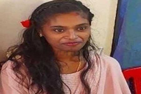 ಕಾಪು: ಬಸ್ ಢಿಕ್ಕಿ, ಬ್ಯಾರಿಕೇಡ್ಗೆ ಗುದ್ದಿದ ಸ್ಕೂಟರ್ -ಯುವತಿ ಮೃತ್ಯು