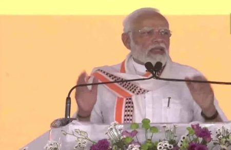 ಕನ್ನಡದಲ್ಲೇ ಭಾಷಣ ಆರಂಭಿಸಿದ ಮೋದಿ; ನಿಮ್ಮ ಪ್ರೀತಿಯ ಋಣ ಬಡ್ಡಿ ಸಮೇತ ಸರ್ಕಾರ ತೀರಿಸಲಿದೆ; ಪ್ರಧಾನಿ ಮೋದಿ