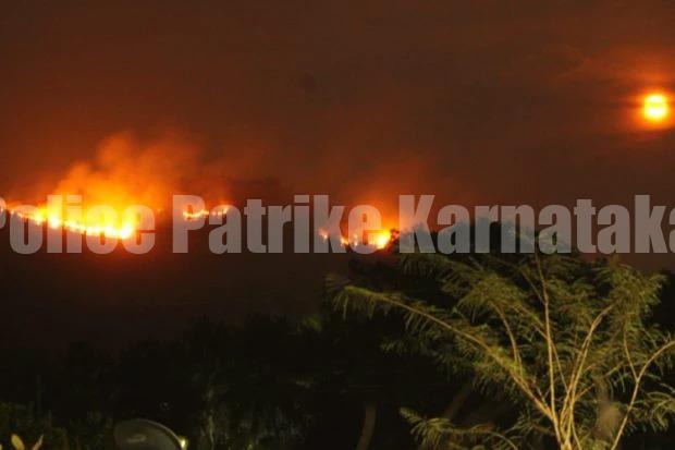 ಶಿಶಿಲ ಶಿಬಾಜೆಯಲ್ಲಿ ಹತೋಟಿಯತ್ತ ಕಾಳ್ಗಿಚ್ಚು: ನೌಕಾಪಡೆ ತಂಡದಿಂದ ಸರ್ವೇಗೆ ಆಗ್ರಹ