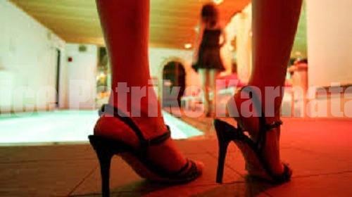 ಸುಳ್ಯ : ಲಾಡ್ಜ್ ನಲ್ಲಿ ವೇಶ್ಯಾವಾಟಿಕೆ ದಂಧೆ ಪೊಲೀಸರ ಸಮ್ಮುಖದಲ್ಲಿ ಬಜರಂಗದಳ ದಾಳಿ