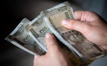 ಮಂಗಳೂರು : ದಾಖಲೆ ಇಲ್ಲದೇ ಸಾಗಿಸುತ್ತಿದ್ದ1.10 ಲಕ್ಷ ರೂ ಹಣ ಜಪ್ತಿ