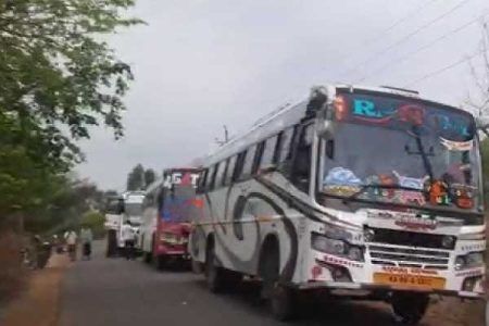 ಮತದಾರರನ್ನು ಧರ್ಮಸ್ಥಳ ಪ್ರವಾಸಕ್ಕೆ ಕರೆದೊಯ್ದಿದ್ದ 4 ಬಸ್ ಸೀಝ್