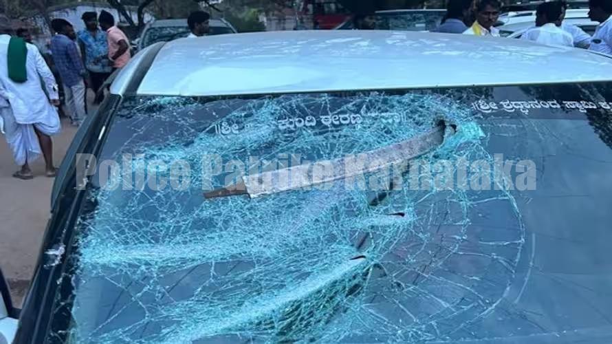 ಯಾದಗಿರಿ: ಕಾಂಗ್ರೆಸ್, ಬಿಜೆಪಿ ಕಾರ್ಯಕರ್ತರ ಮಾರಾಮಾರಿ, 10ಕ್ಕೂ ಹೆಚ್ಚು ಕಾರುಗಳು ಜಖಂ