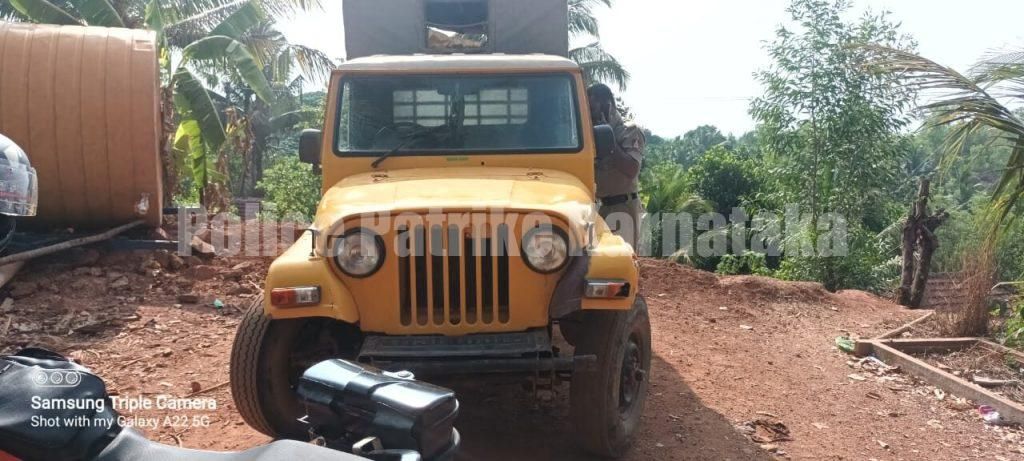 ಪೋಲೀಸರ ಸೂಚನೆ ಲೆಕ್ಕಿಸದೆ,ಬ್ಯಾರಿಕೇಡ್ ಗೆ ಡಿಕ್ಕಿ ಹೊಡೆದು ಪಿಕ್ ಅಪ್ ಪರಾರಿ