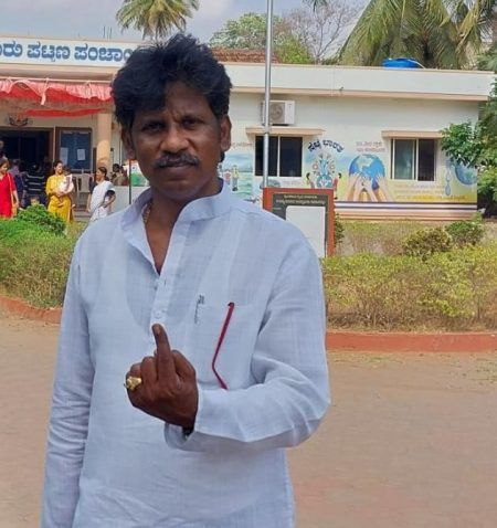 ತುಳುನಾಡ ರಕ್ಷಣಾ ವೇದಿಕೆ ಸ್ಥಾಪಕ ಅದ್ಯಕ್ಷ ಯೋಗಿಶ್ ಶೆಟ್ಟಿ ಜಪ್ಪು ಮತದಾನ