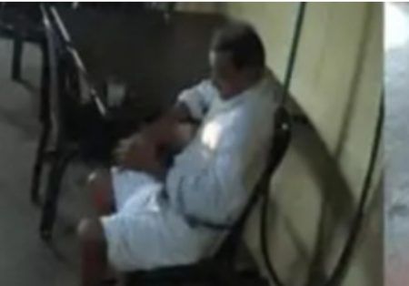 ವ್ಯಕ್ತಿಯೊಬ್ಬರ ಶರ್ಟ್ ಜೇಬಿನಲ್ಲೇ ಮೊಬೈಲ್ ಸ್ಫೋಟ