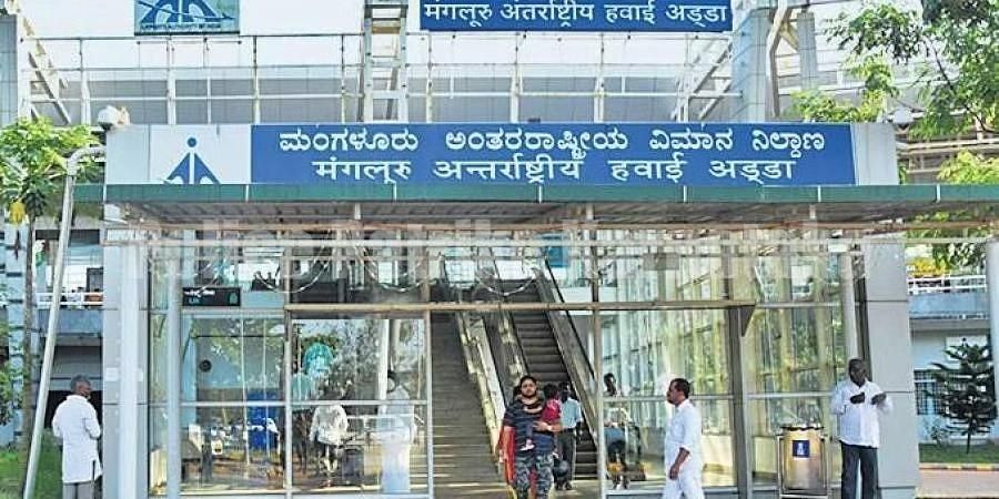 ಮಂಗಳೂರಿನಲ್ಲಿ ತಪ್ಪಿದ ಭಾರಿ ದುರಂತ: ಟೇಕಾಫ್ಗೆ ಸಿದ್ದವಾಗಿದ್ದ ವಿಮಾನಕ್ಕೆ ಹಕ್ಕಿ ಡಿಕ್ಕಿ