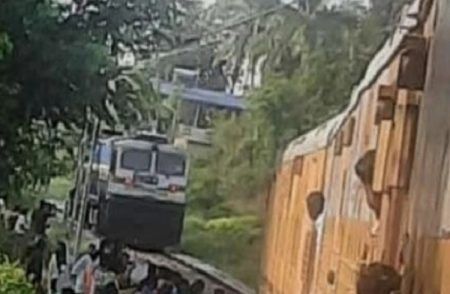 ಚಲಿಸುತ್ತಿದ್ದ ರೈಲಿನಿಂದ ಕಳಚಿದ ಇಂಜಿನ್ : ತಪ್ಪಿದ ಭಾರಿ ದುರಂತ