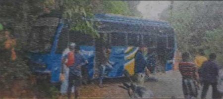 ಬೆಳ್ತಂಗಡಿ: ರಸ್ತೆ ಬದಿಯ ಬರೆಗೆ ಖಾಸಗಿ ಬಸ್ ಢಿಕ್ಕಿ – ಮಹಿಳೆ ಮೃತ್ಯು, ಐವರು ಪ್ರಯಾಣಿಕರಿಗೆ ಗಾಯ